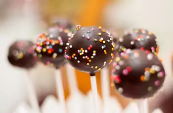 The Best Starbucks Cake Pops and How to Make then at Home